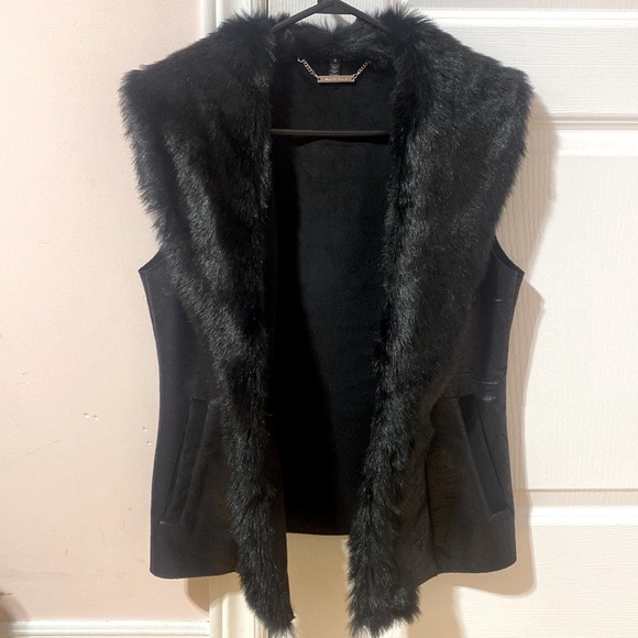 White House Black Market Faux Fur Vest Size Small - Picture 4 of 9